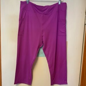 Julia Rose Purple Capris. NWOT. TC2 (sizes 20-28)